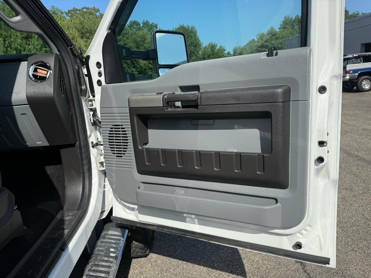 Ford Super Duty F-350 SRW  2011