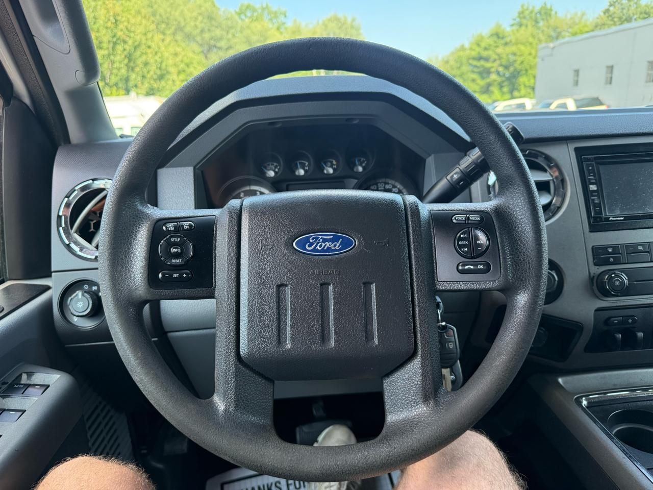 Ford Super Duty F-350 SRW  2011