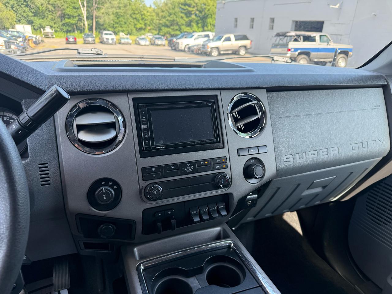 Ford Super Duty F-350 SRW  2011