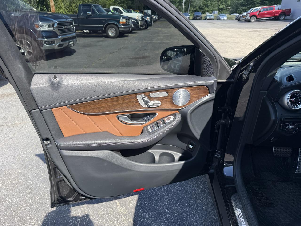 Mercedes-Benz GLC  2020