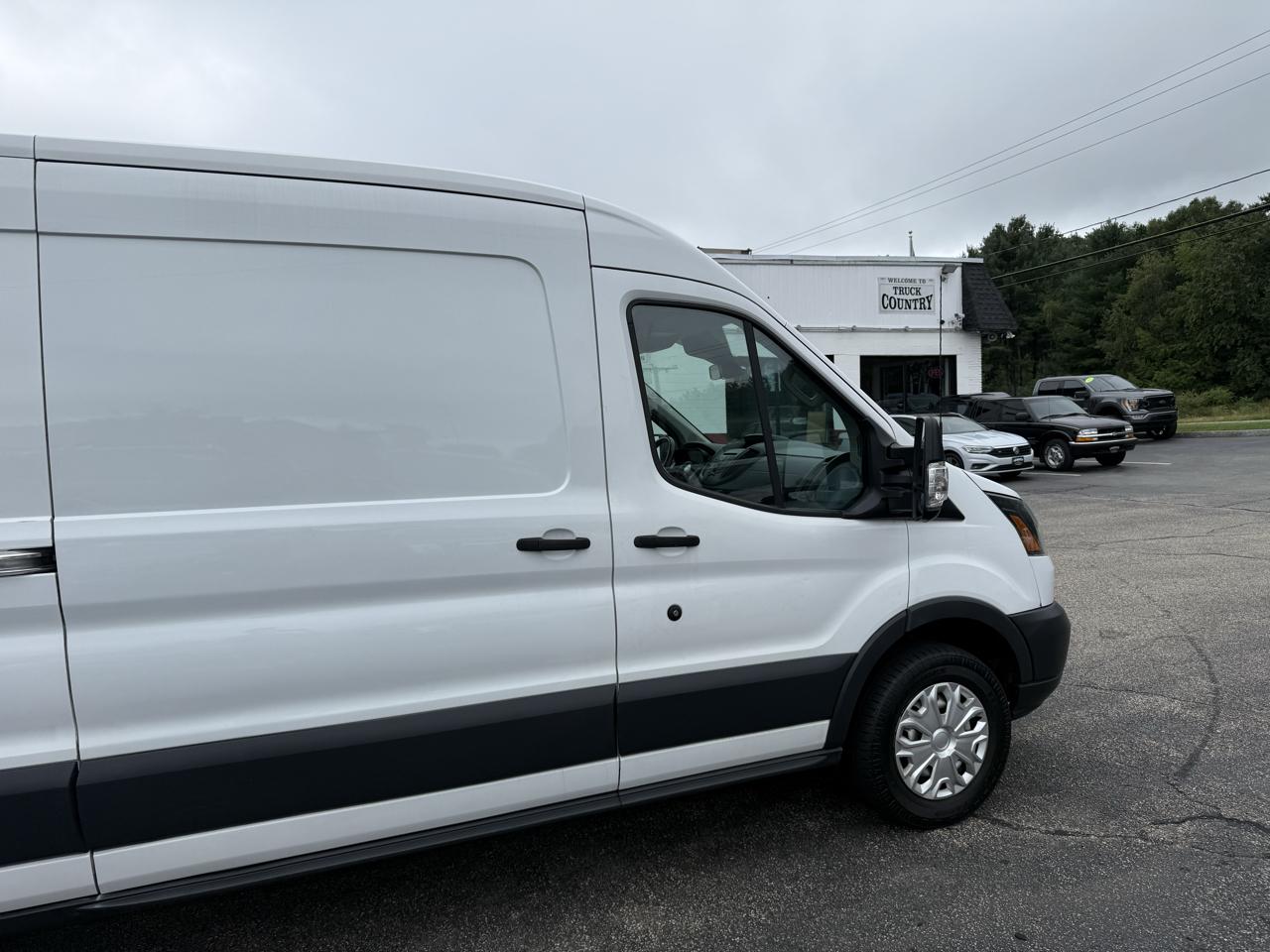 Ford Transit Cargo Van T-150 148" Med Rf 8600 GVWR Sliding RH Dr 2015