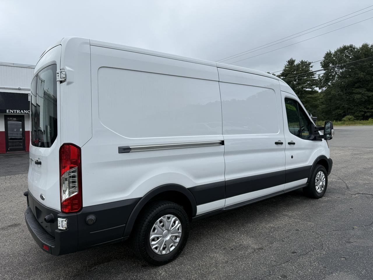 Ford Transit Cargo Van T-150 148" Med Rf 8600 GVWR Sliding RH Dr 2015
