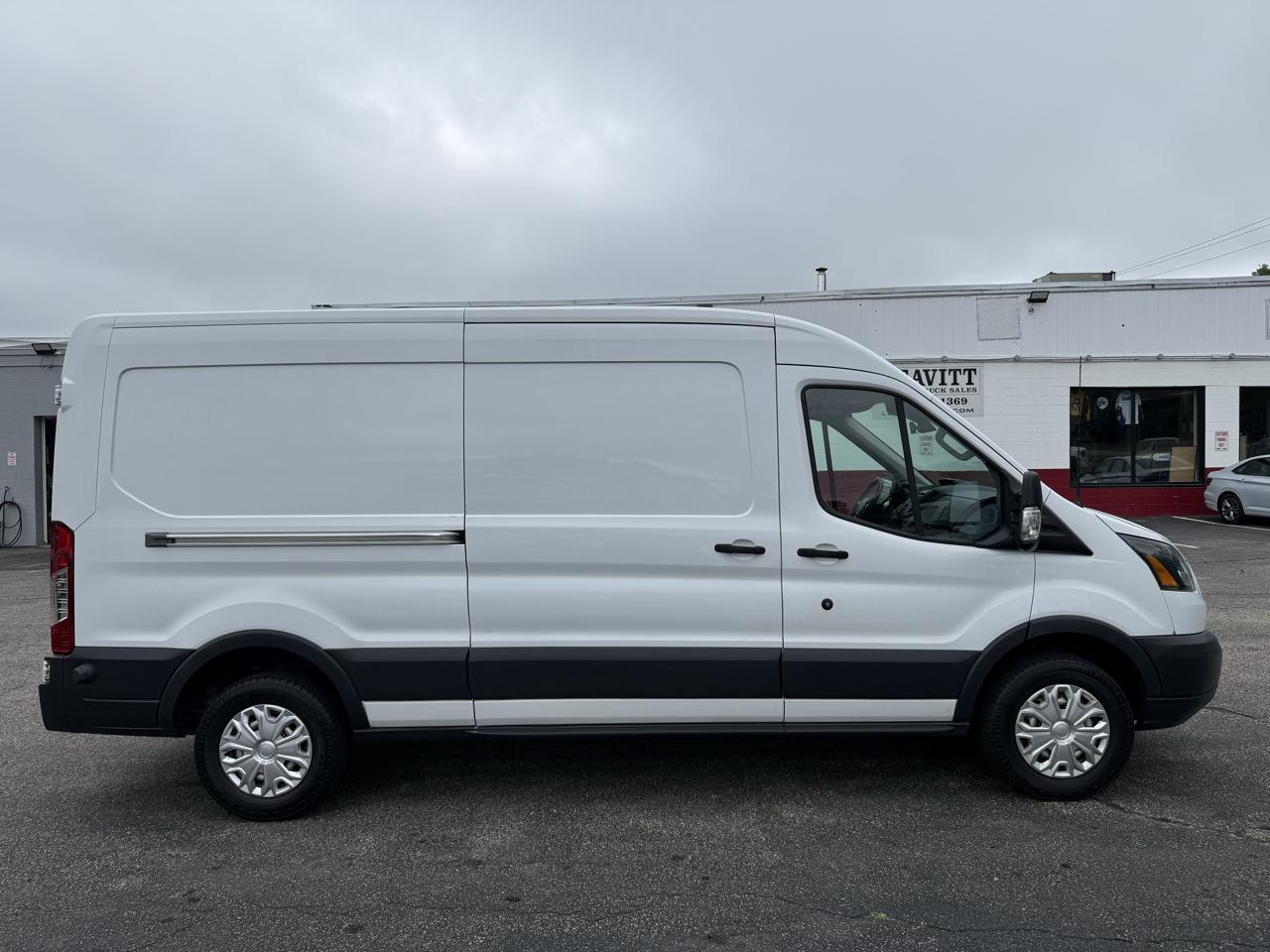 Ford Transit Cargo Van T-150 148" Med Rf 8600 GVWR Sliding RH Dr 2015