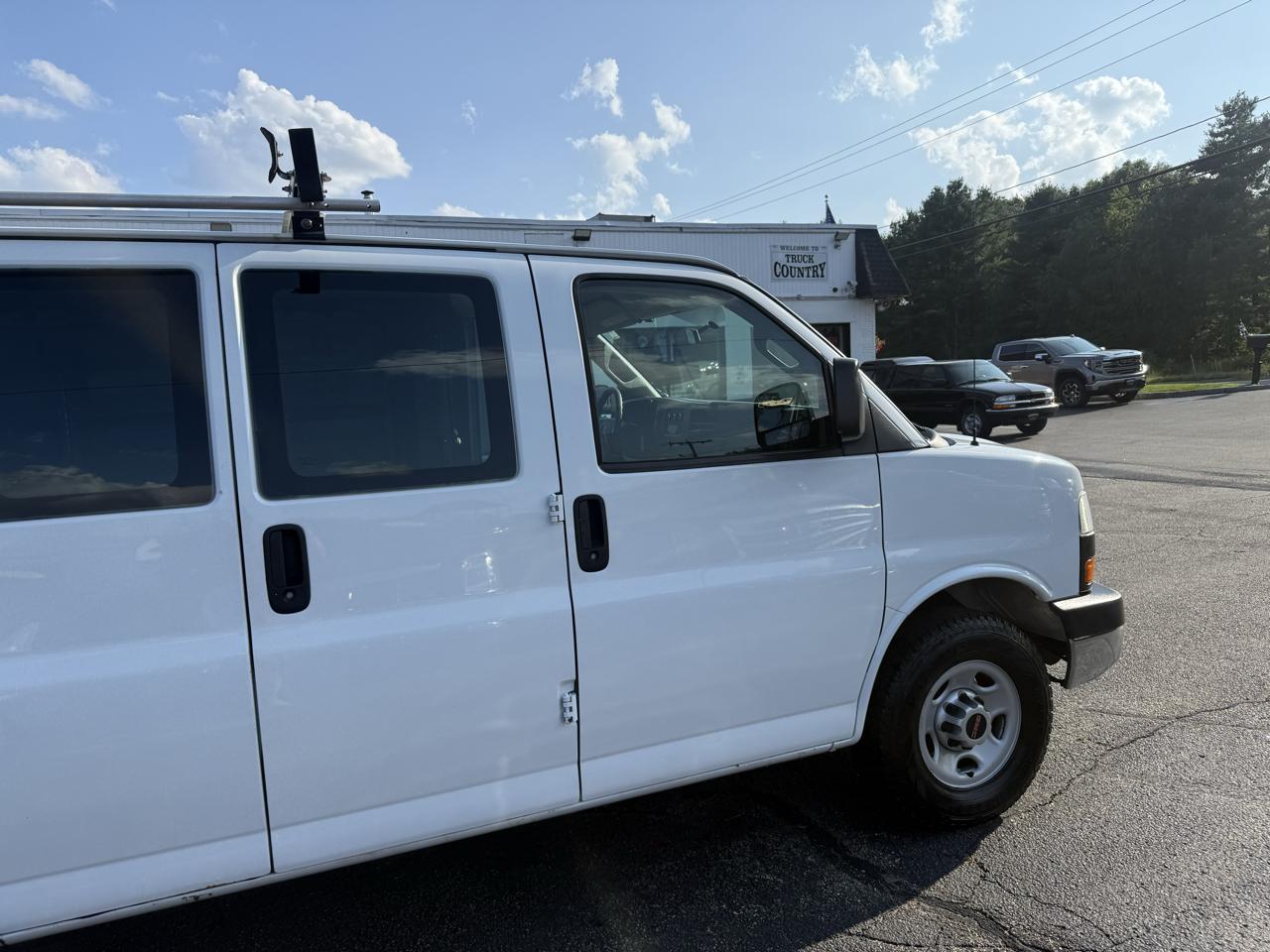 GMC Savana Cargo Van  2016