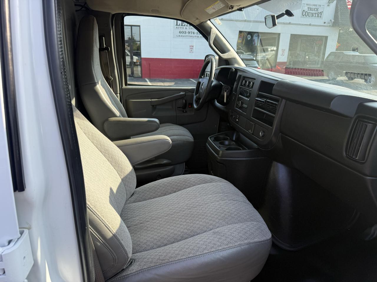 GMC Savana Cargo Van  2016