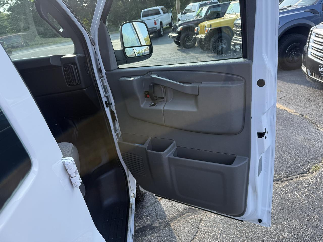 GMC Savana Cargo Van  2016