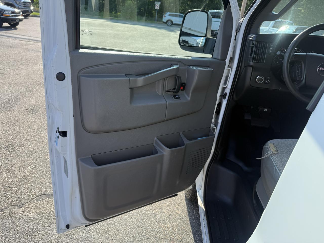 GMC Savana Cargo Van  2016