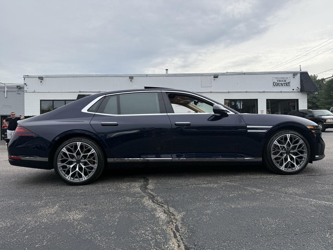 Genesis G90 3.5T e-SC AWD 2025