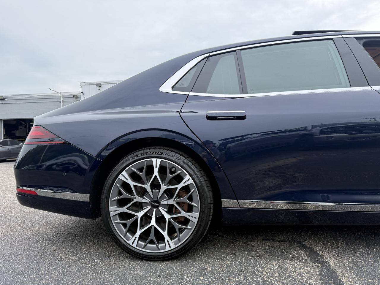 Genesis G90 3.5T e-SC AWD 2025