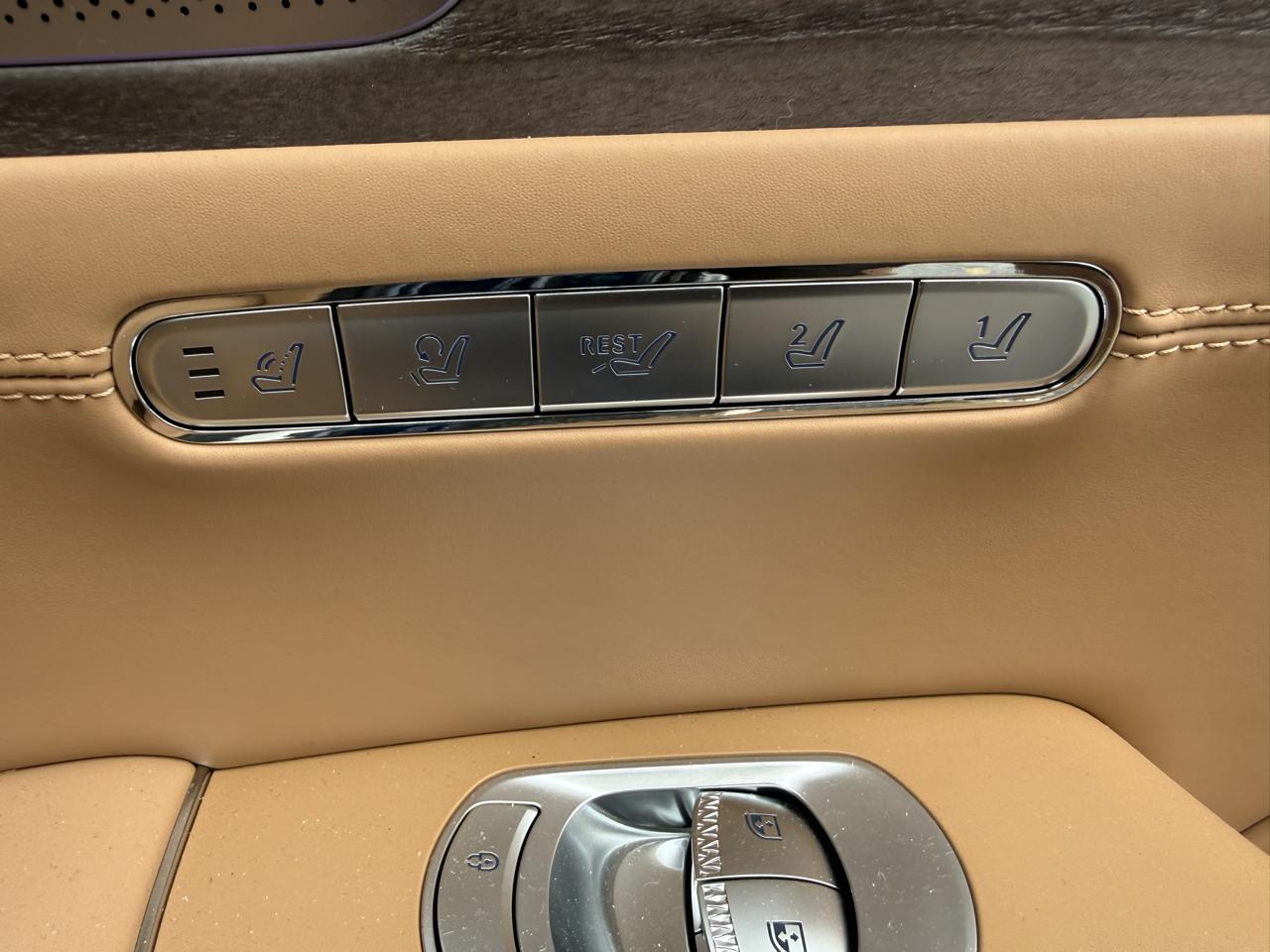 Genesis G90 3.5T e-SC AWD 2025