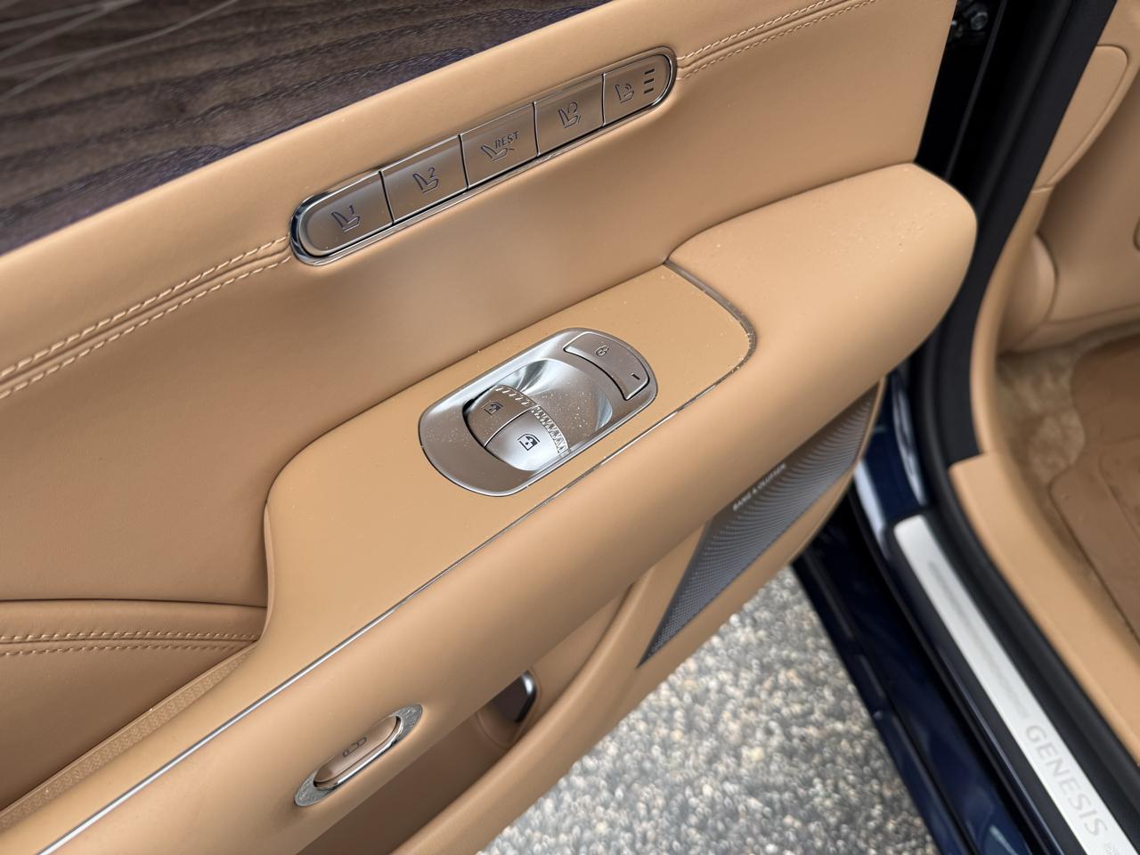 Genesis G90 3.5T e-SC AWD 2025