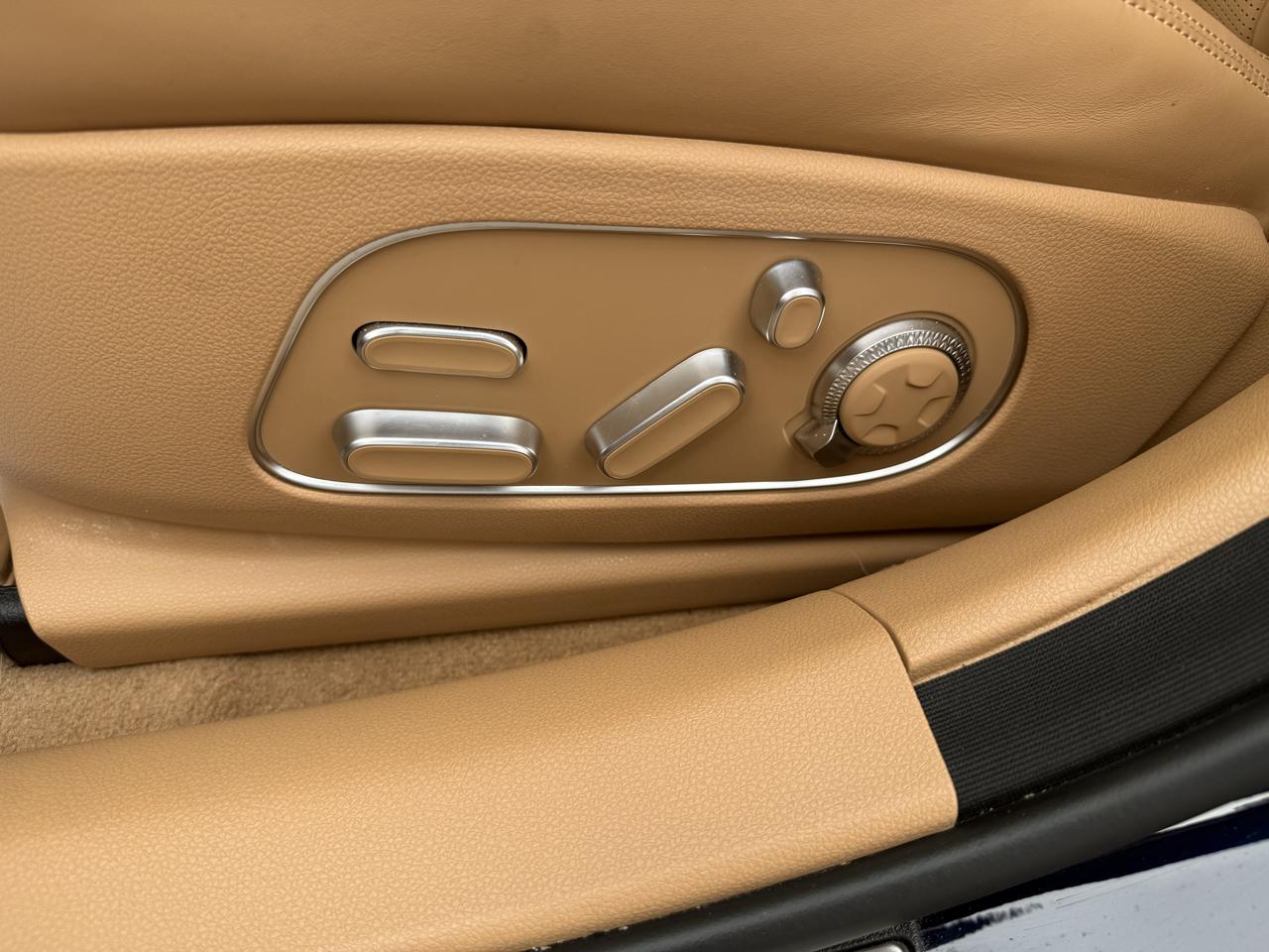 Genesis G90 3.5T e-SC AWD 2025