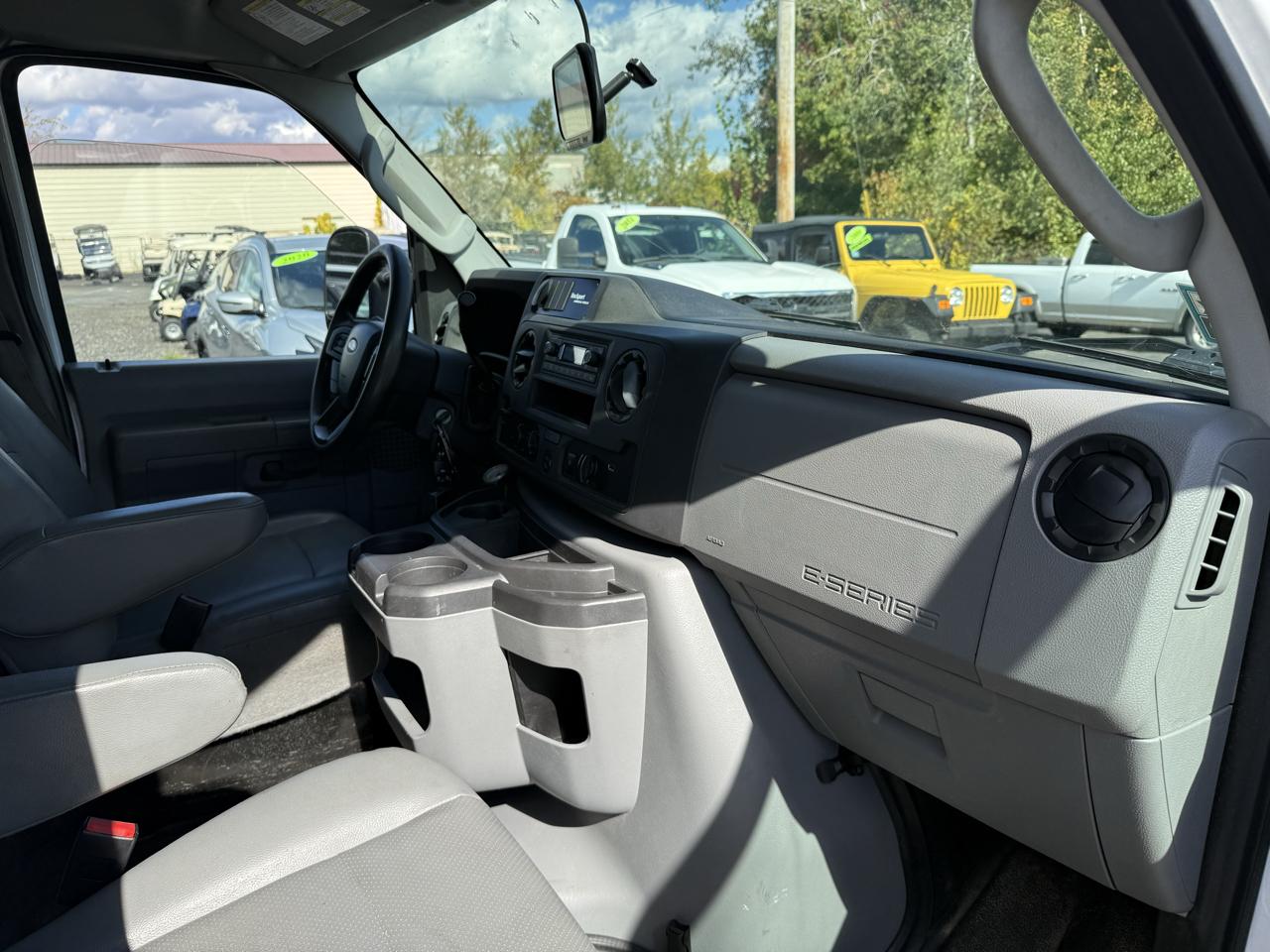 Ford E-Series Cutaway  2024