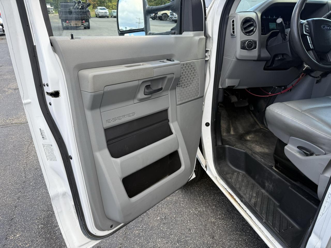 Ford E-Series Cutaway  2024