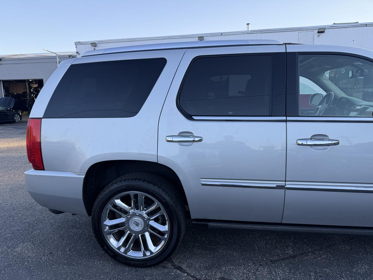 Cadillac Escalade  2010