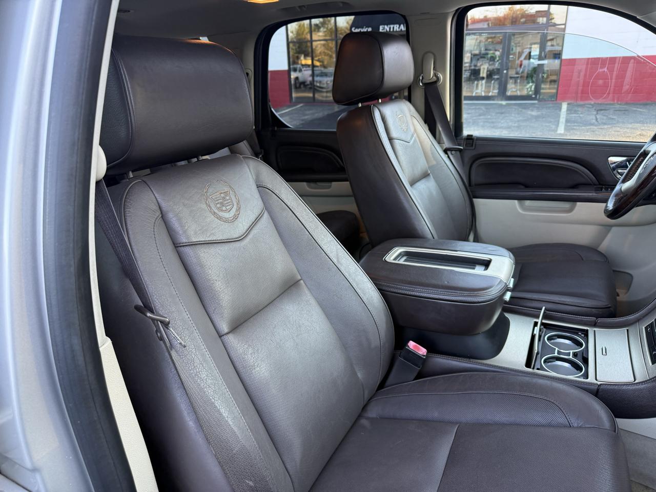 Cadillac Escalade  2010