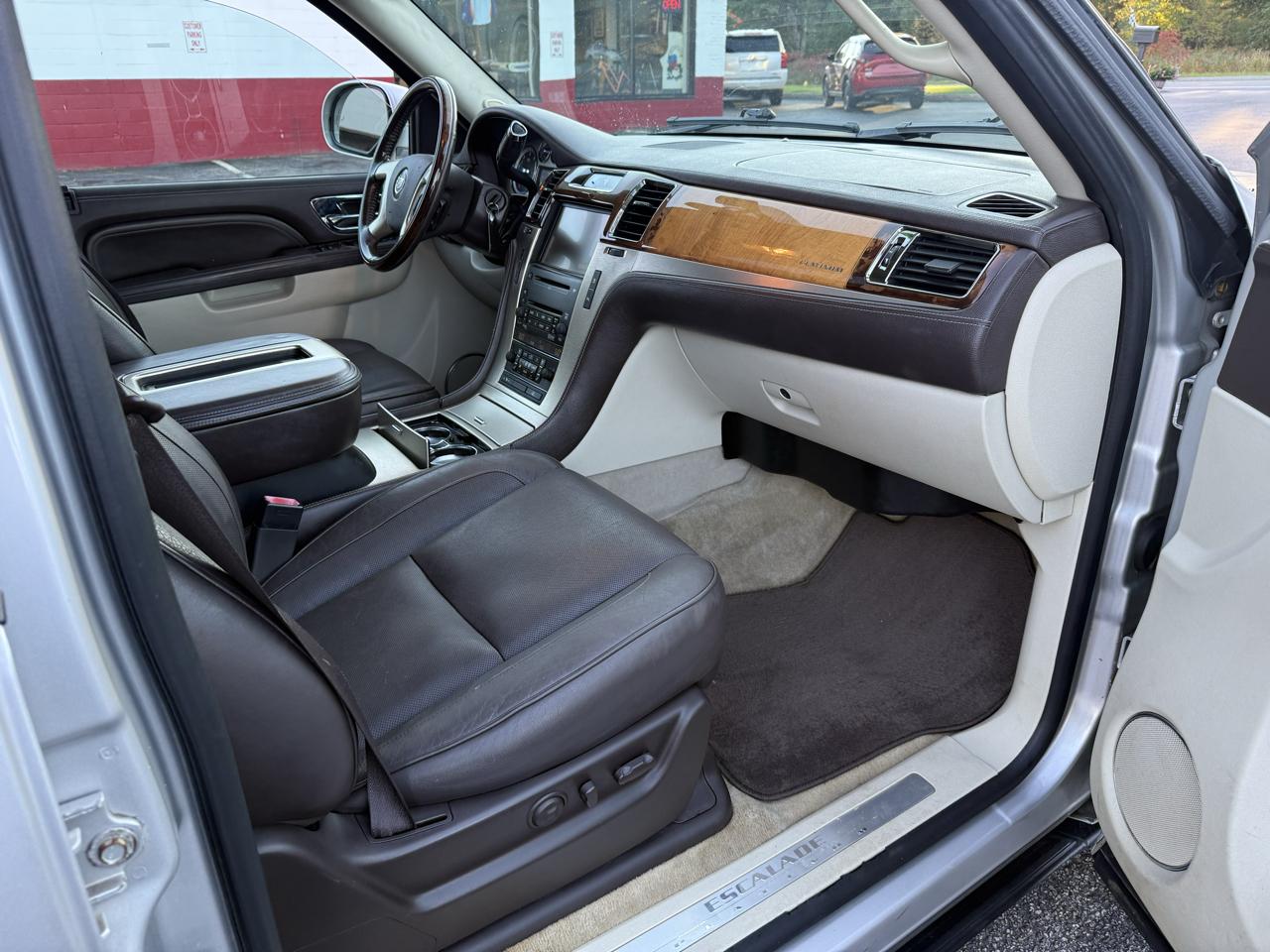 Cadillac Escalade  2010