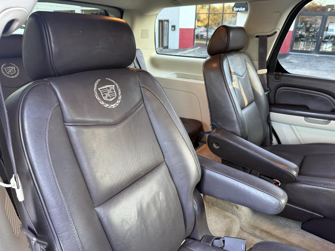 Cadillac Escalade  2010