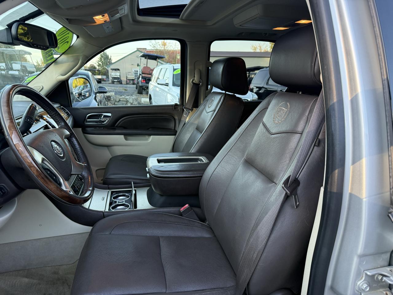 Cadillac Escalade  2010