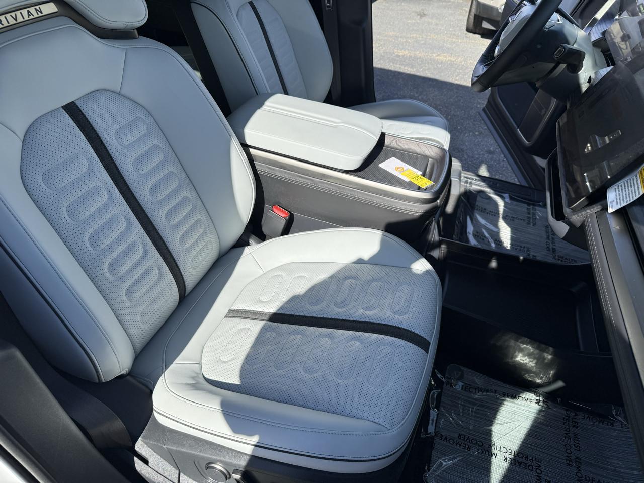 Rivian R1S Adventure Quad-Motor Large Pack 2023