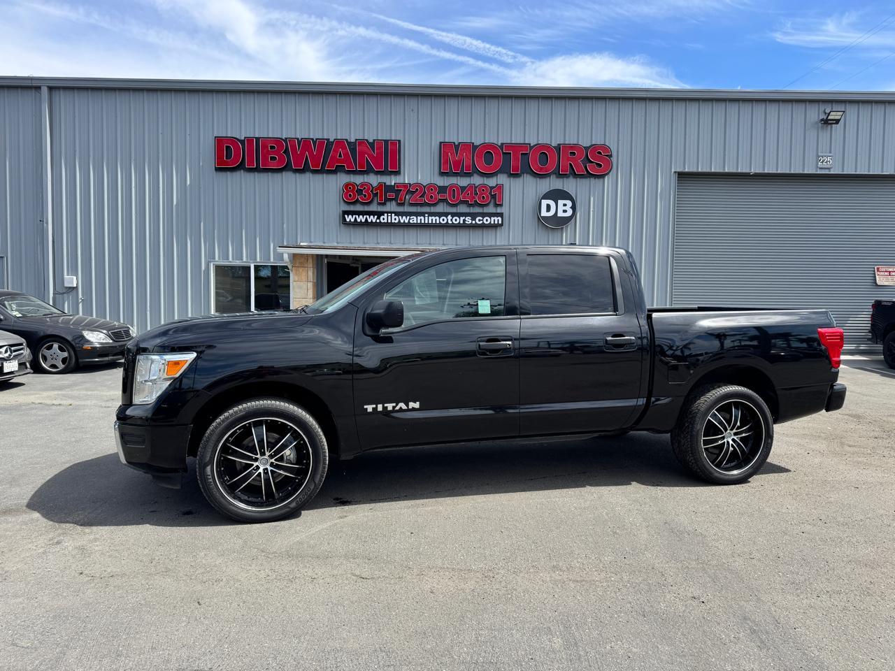 2023 Nissan Titan 4x4 Crew Cab SV