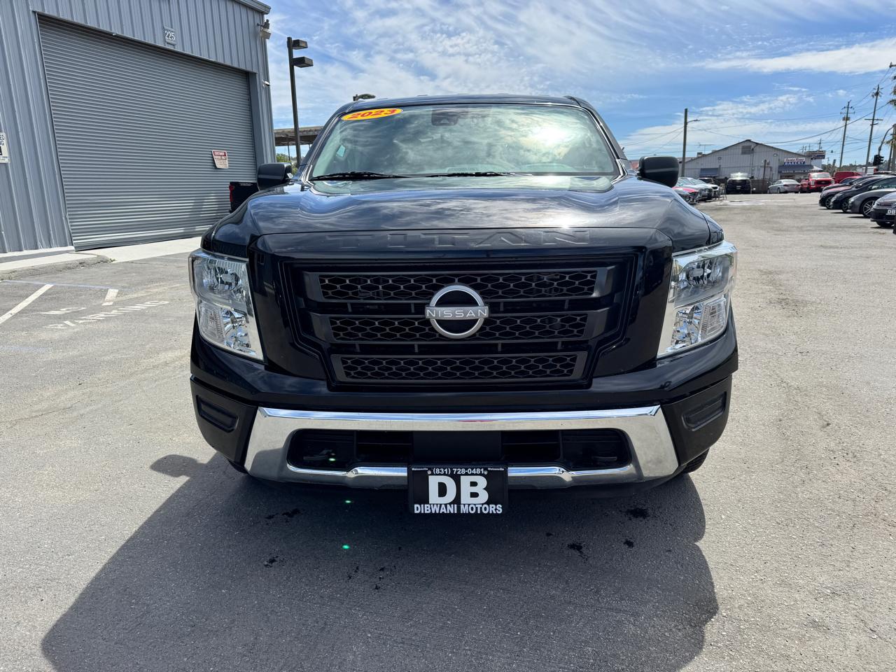 Nissan Titan 4x4 Crew Cab SV 2023