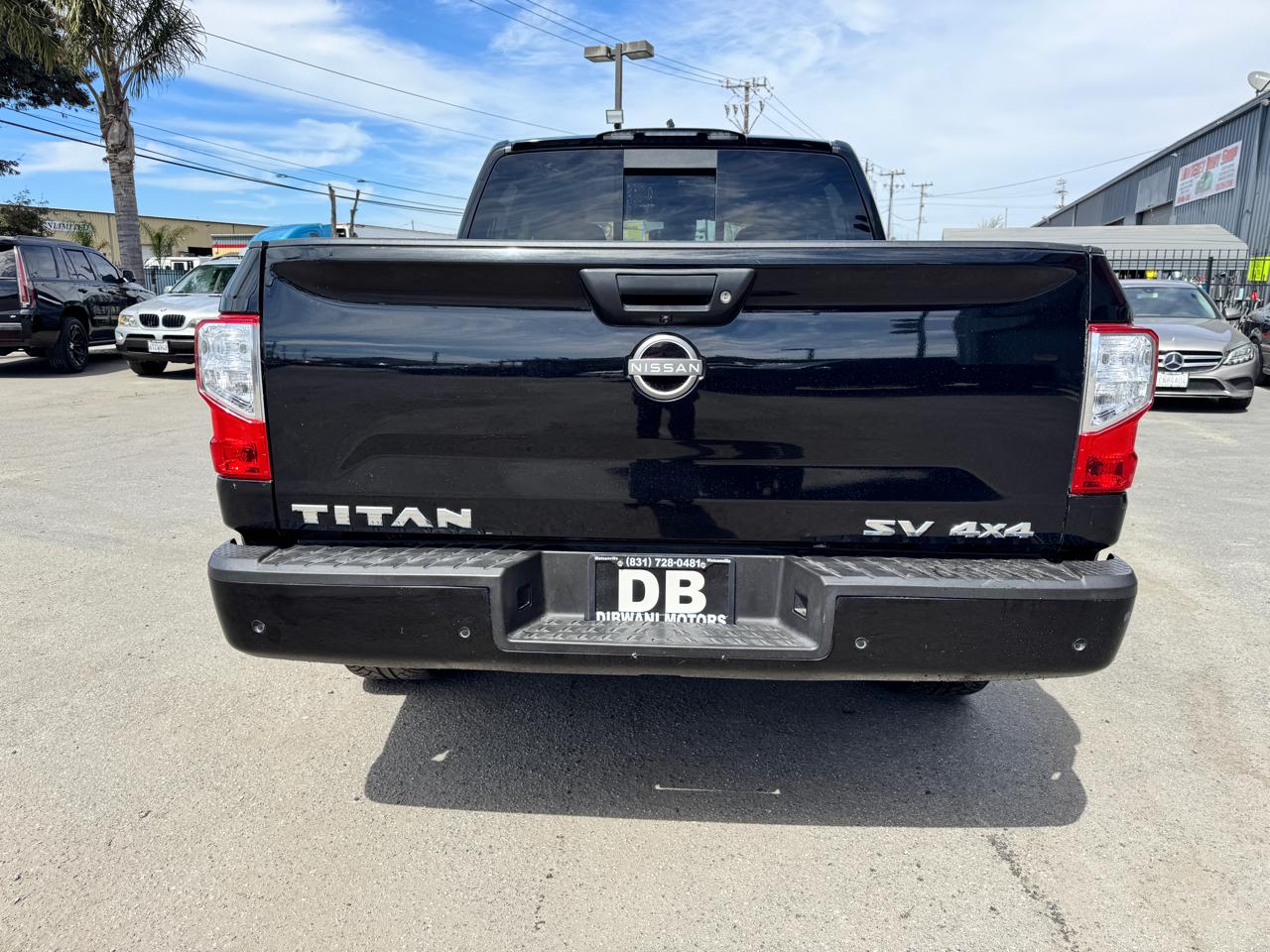 Nissan Titan 4x4 Crew Cab SV 2023