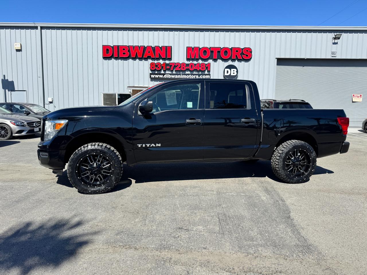 Nissan Titan 4x4 Crew Cab SV 2023