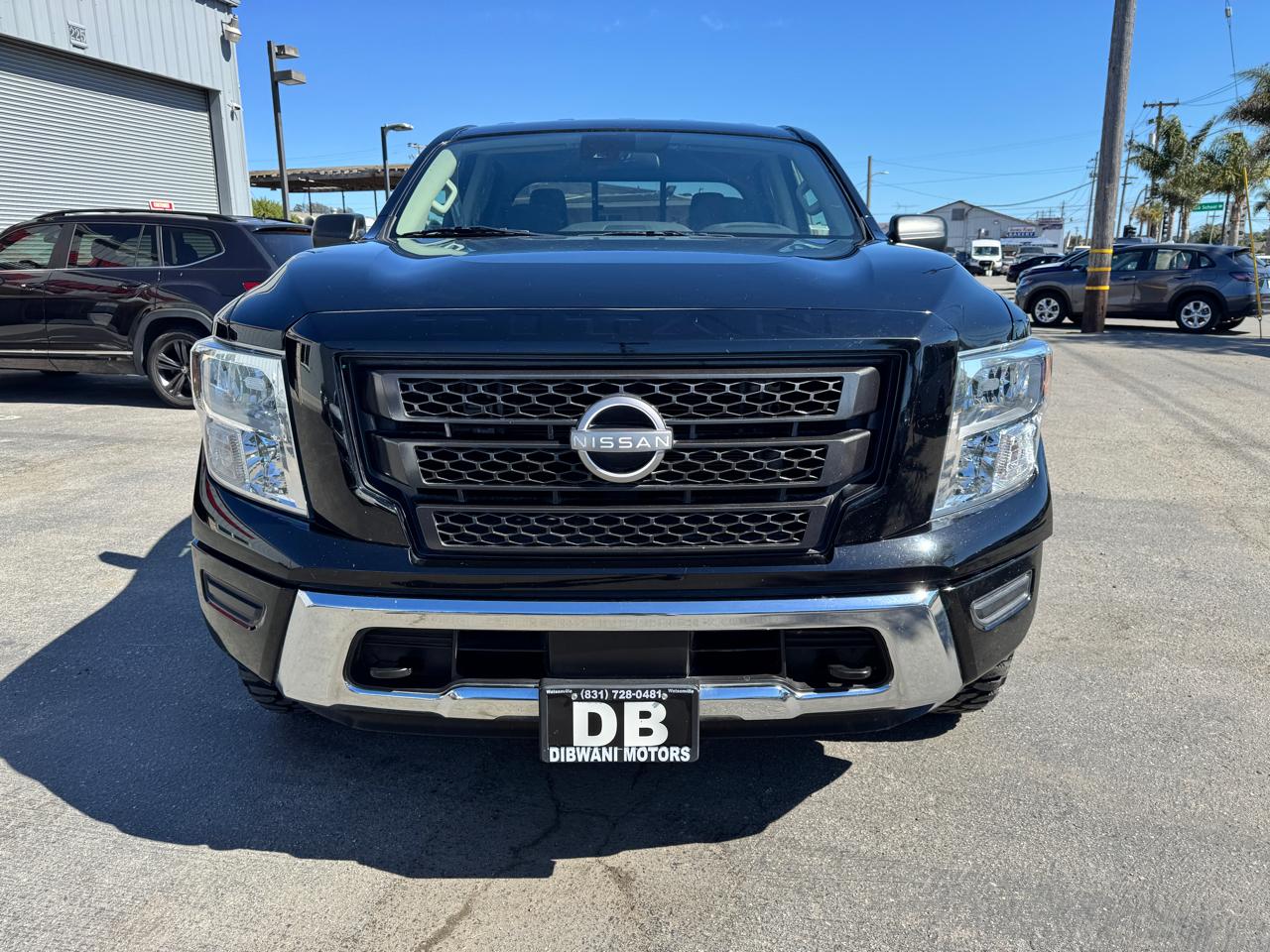 Nissan Titan 4x4 Crew Cab SV 2023