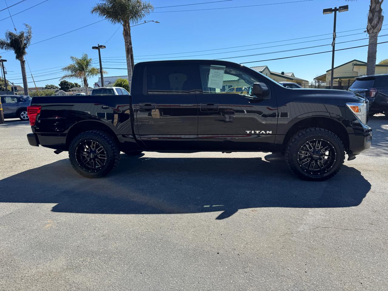 Nissan Titan 4x4 Crew Cab SV 2023