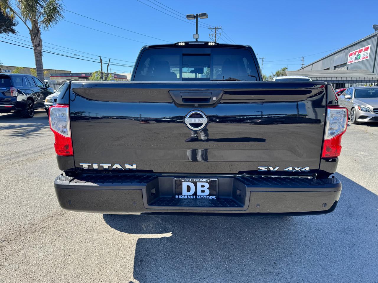 Nissan Titan 4x4 Crew Cab SV 2023