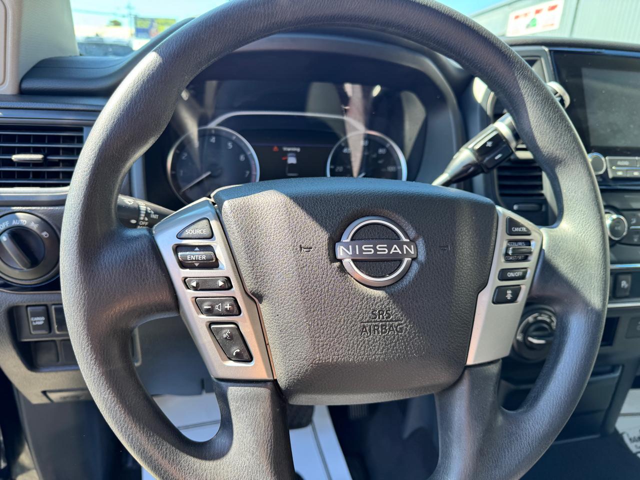 Nissan Titan 4x4 Crew Cab SV 2023