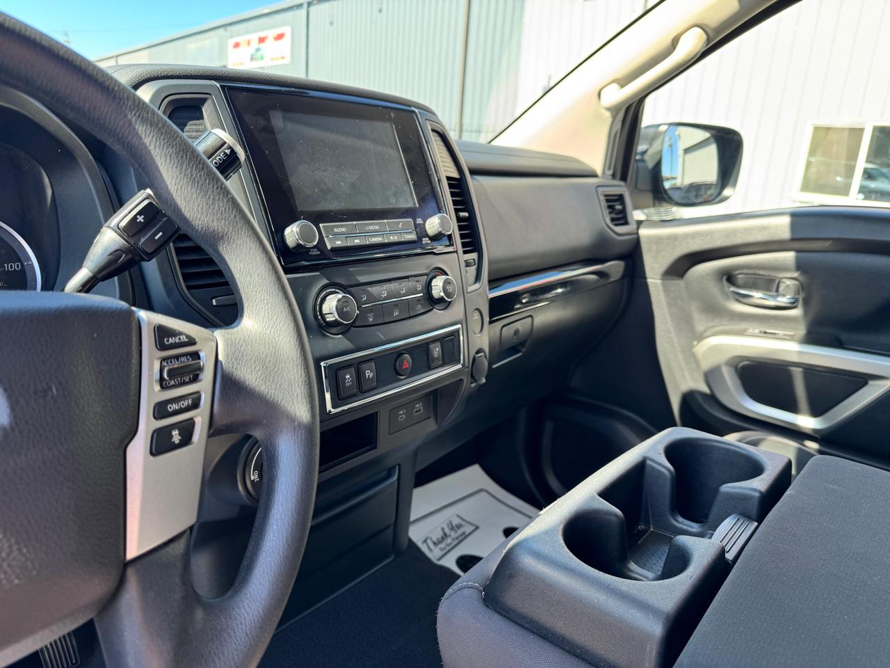 Nissan Titan 4x4 Crew Cab SV 2023