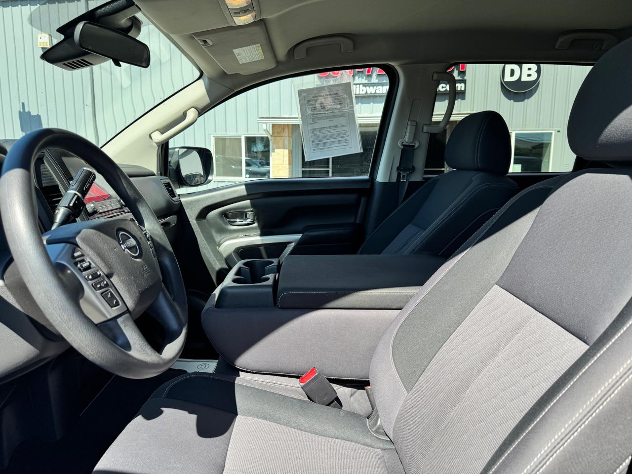 Nissan Titan 4x4 Crew Cab SV 2023