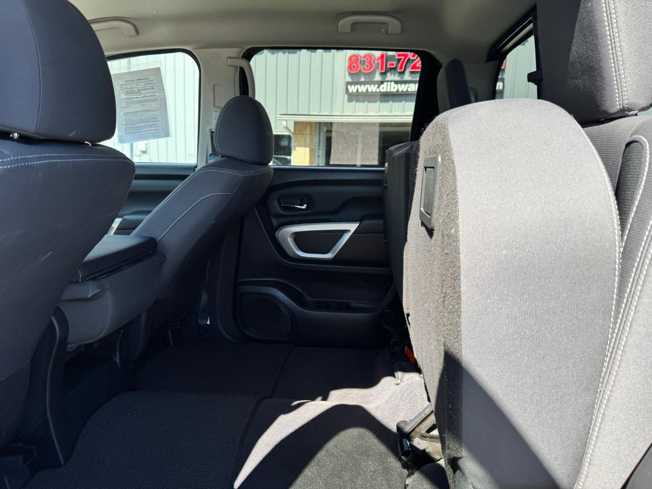 Nissan Titan 4x4 Crew Cab SV 2023