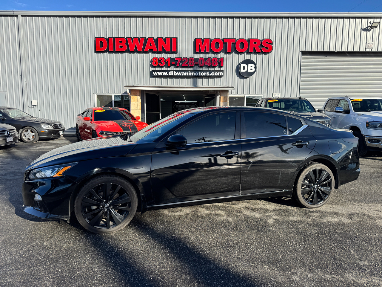 2022 Nissan Altima SR's photo