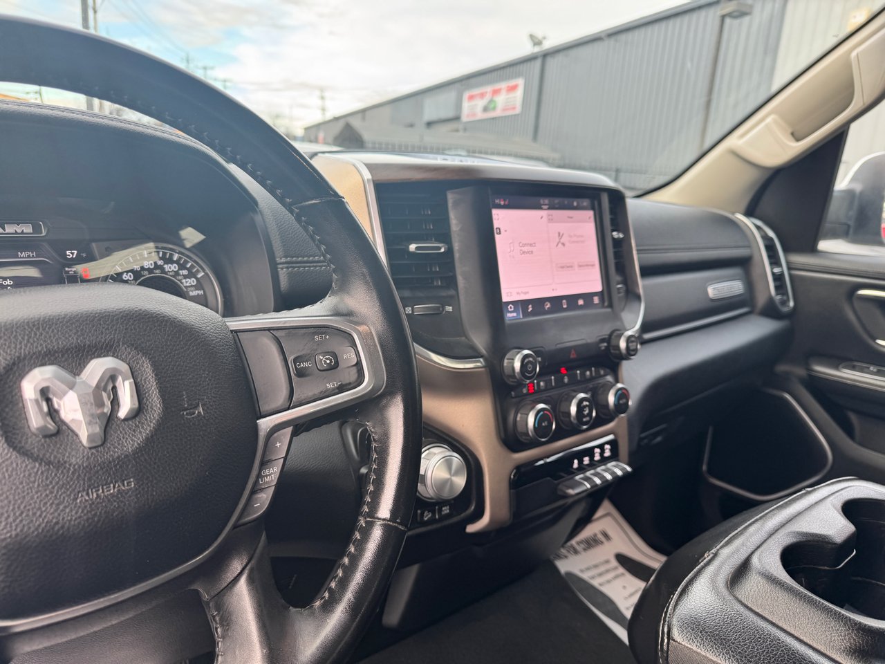 RAM 1500 Laramie 4x4 Crew Cab 6'4" Box 2022