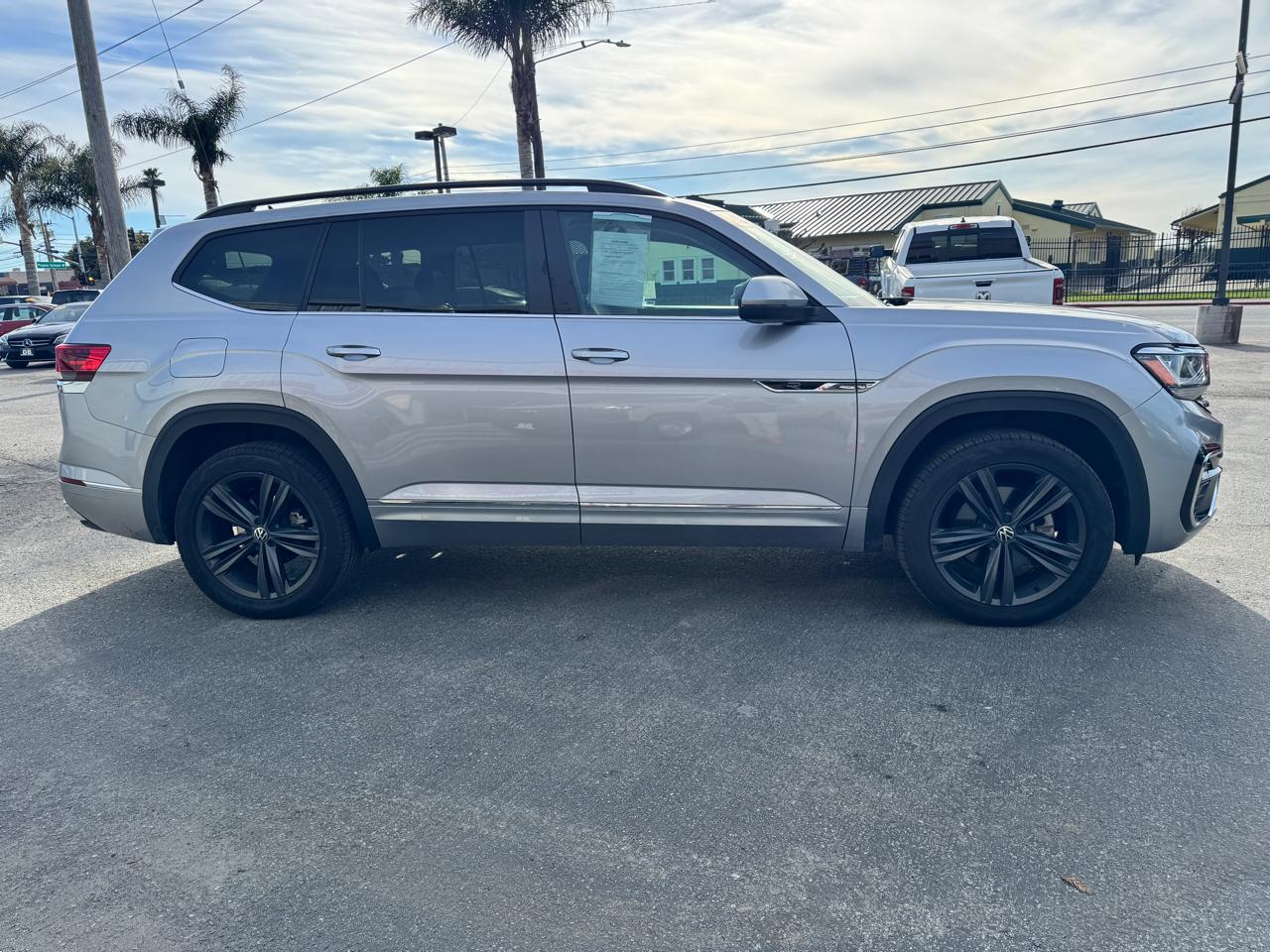 Volkswagen Atlas 2021.5 3.6L V6 SE w/Technology R-Line FWD 2021