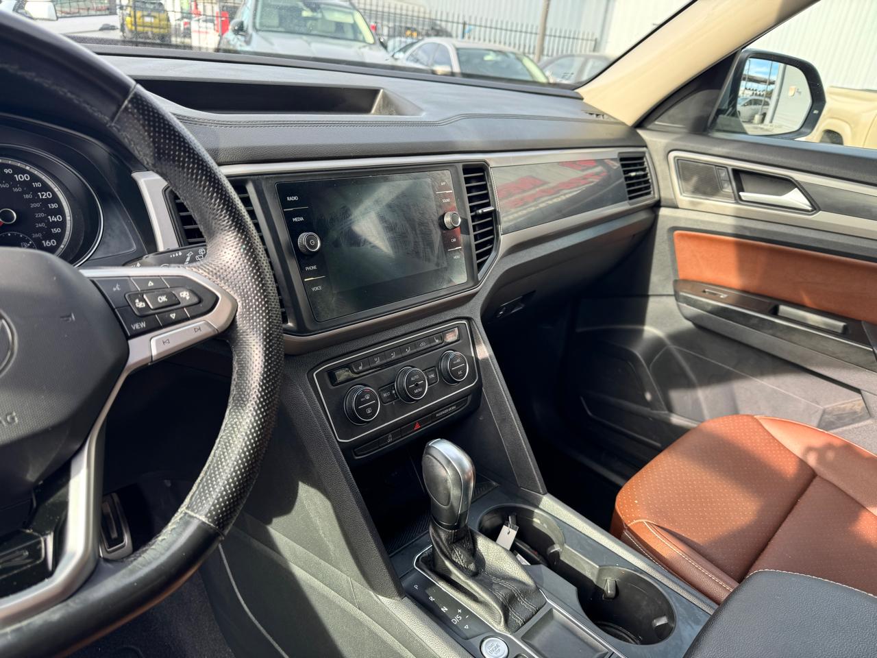 Volkswagen Atlas 2021.5 3.6L V6 SE w/Technology R-Line FWD 2021