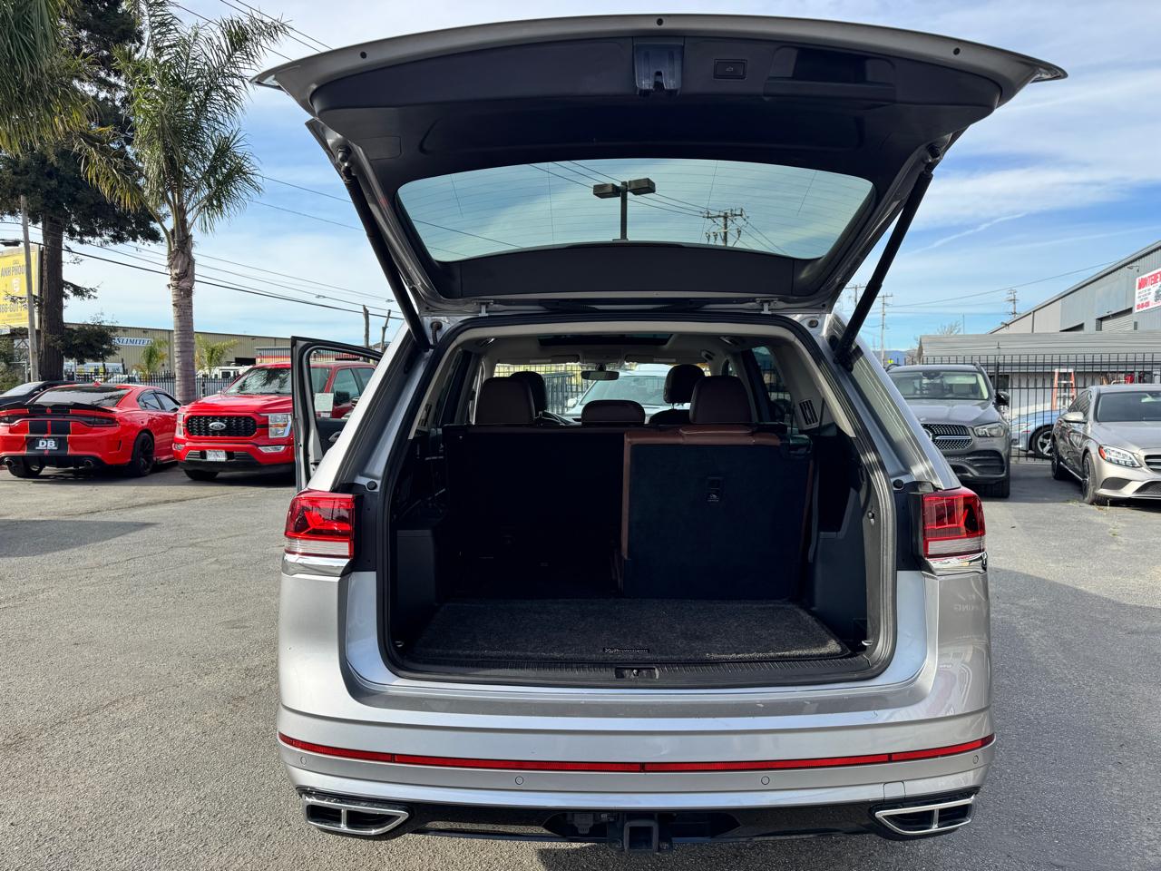 Volkswagen Atlas 2021.5 3.6L V6 SE w/Technology R-Line FWD 2021