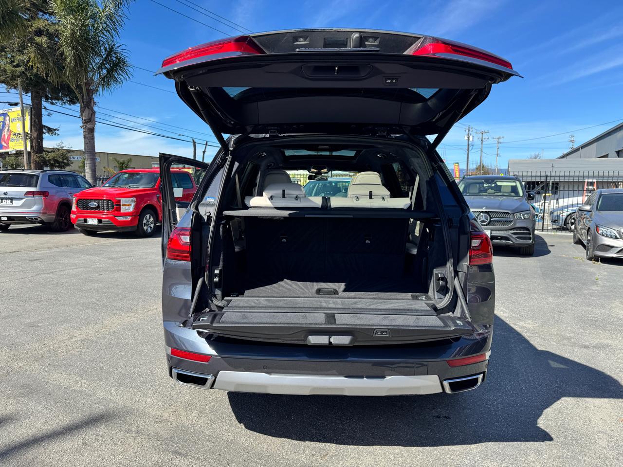 BMW X7 xDrive50i Sports Activity Vehicle 2019