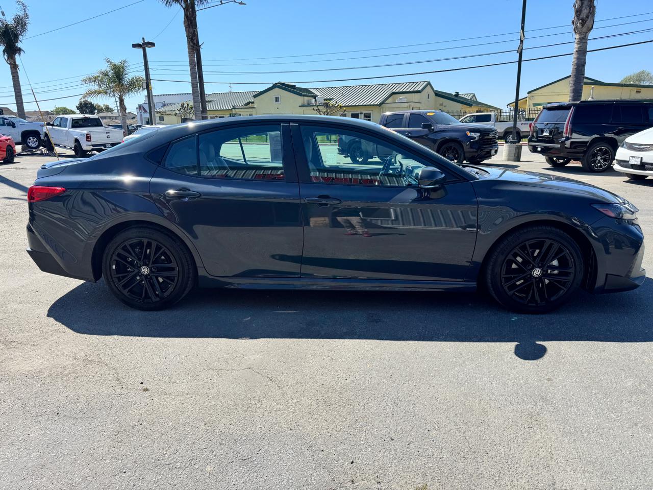 Toyota Camry XLE (Natl) 2025