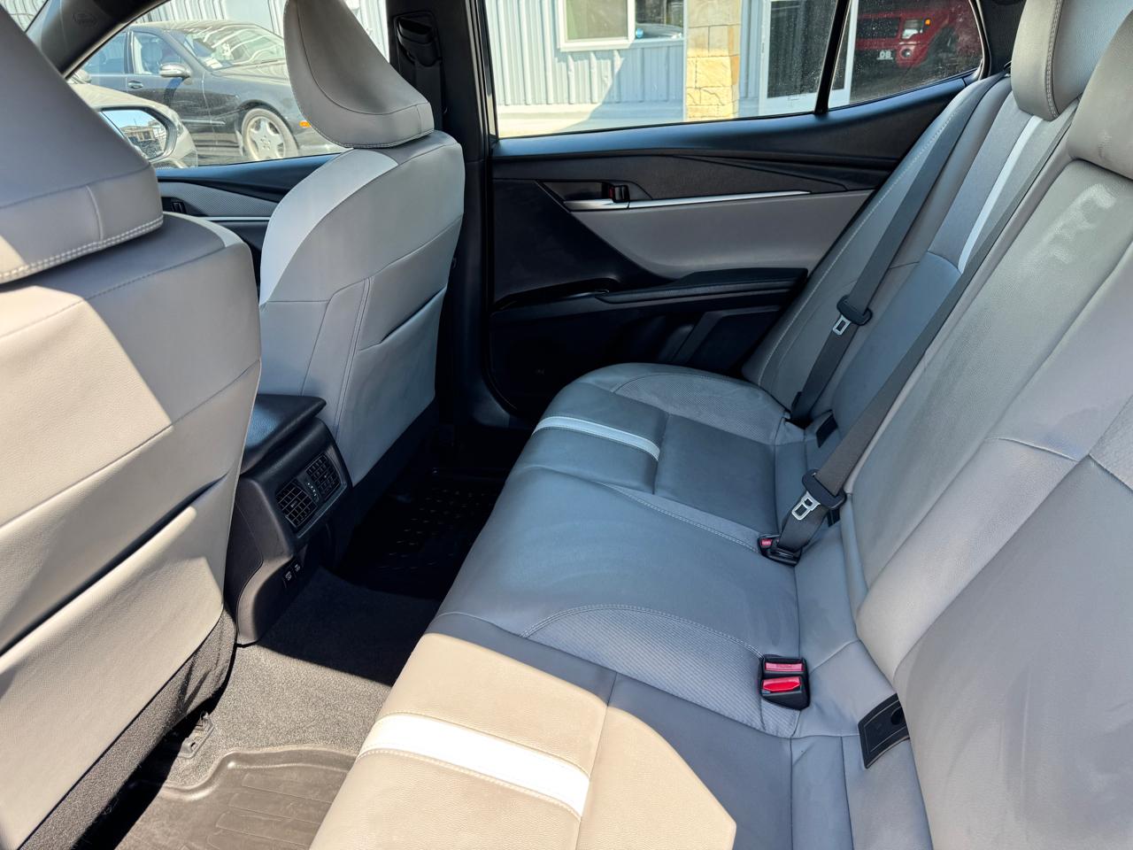 Toyota Camry XLE (Natl) 2025