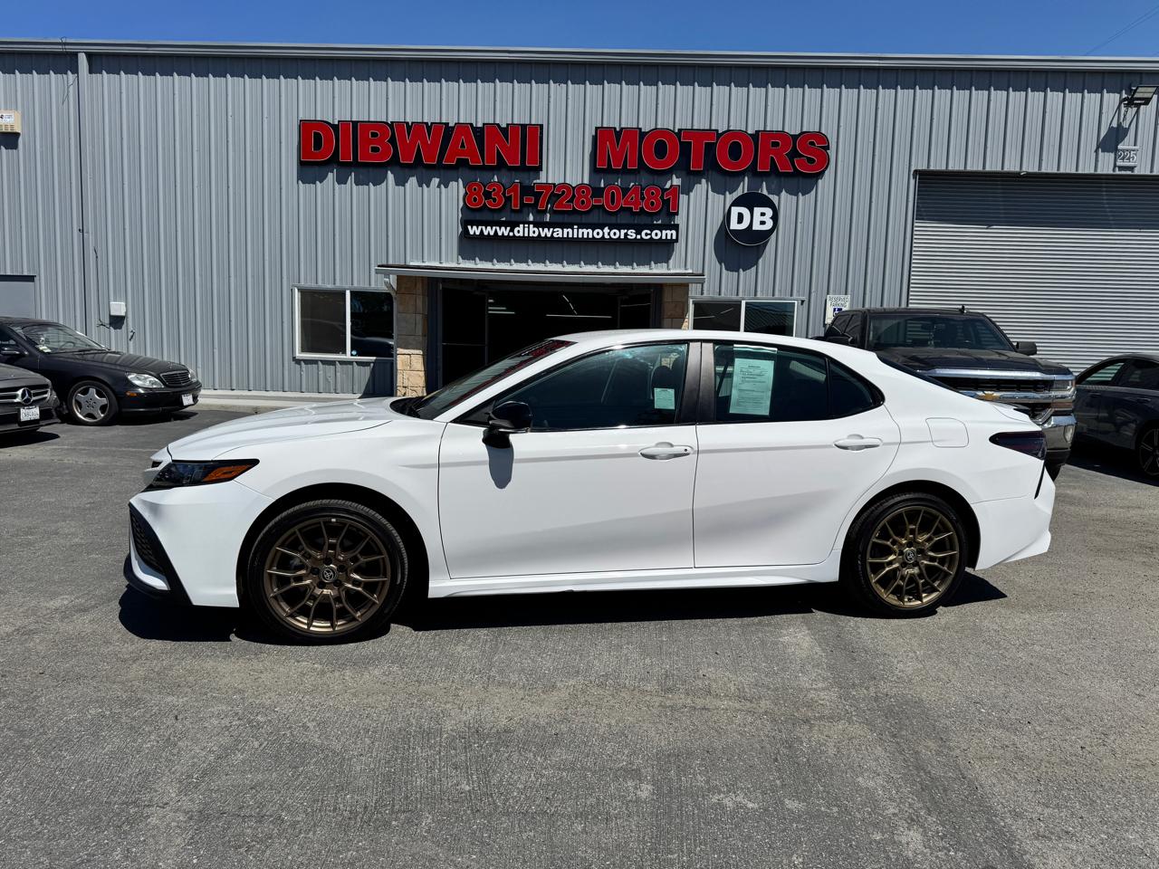 Toyota Camry SE Auto (Natl) 2024