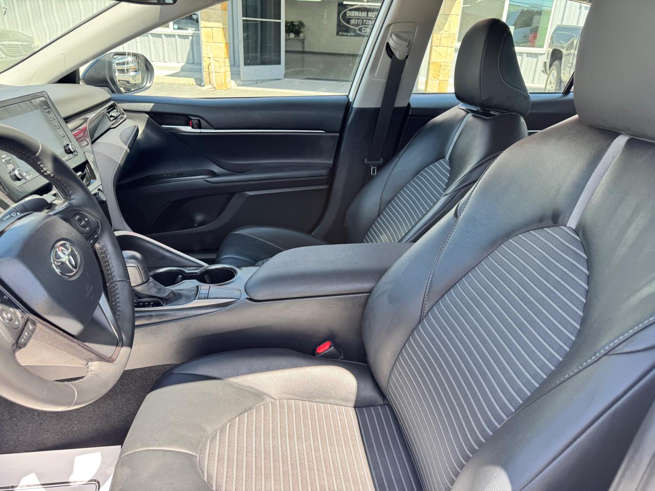 Toyota Camry SE Auto (Natl) 2024