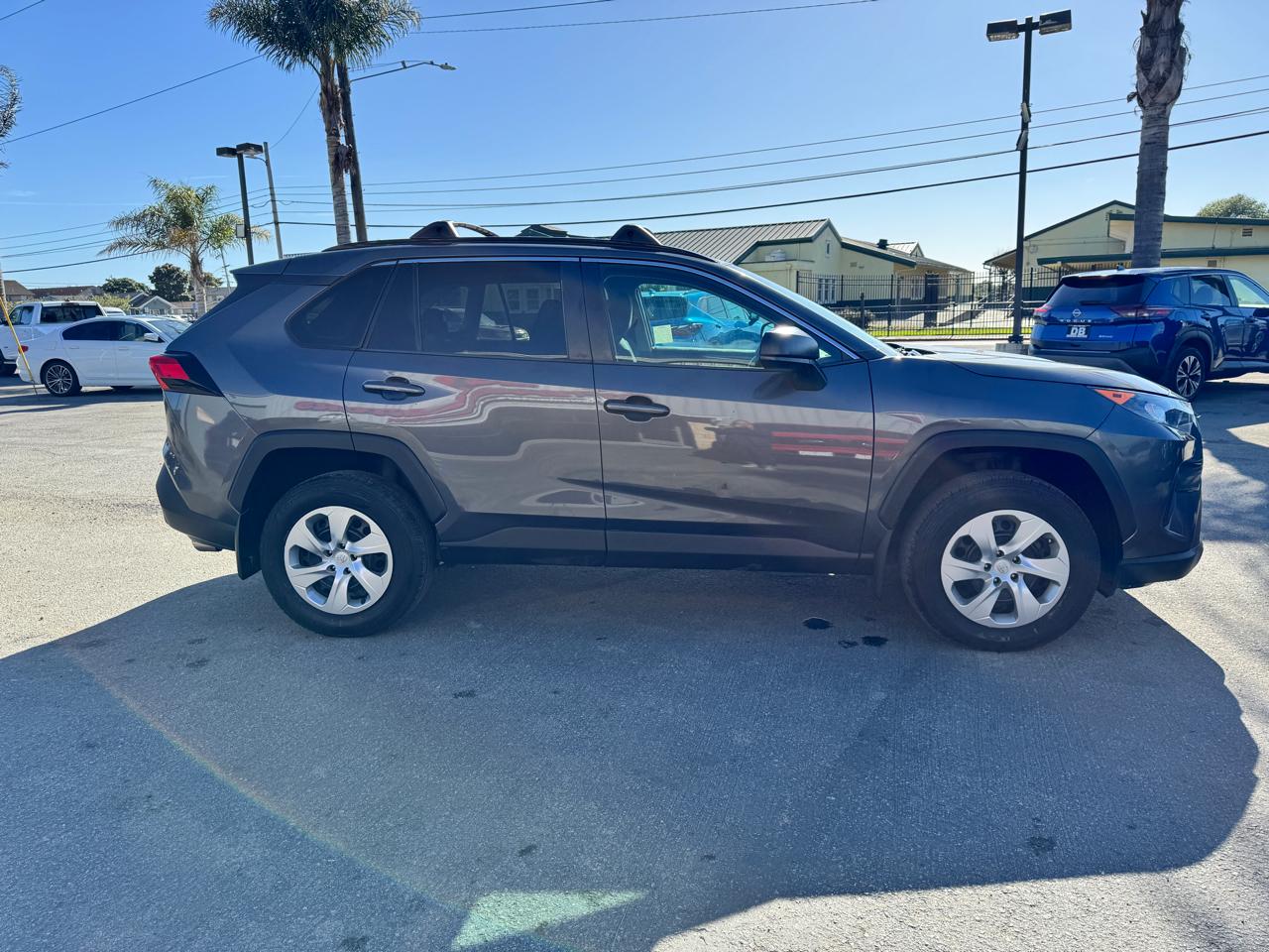 Toyota RAV4 LE FWD (Natl) 2020