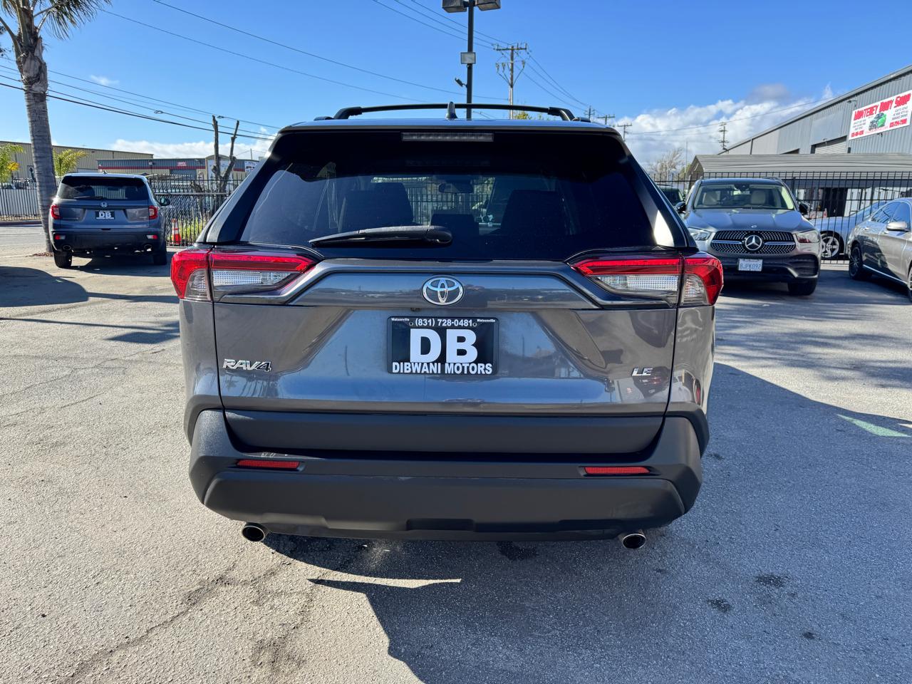 Toyota RAV4 LE FWD (Natl) 2020