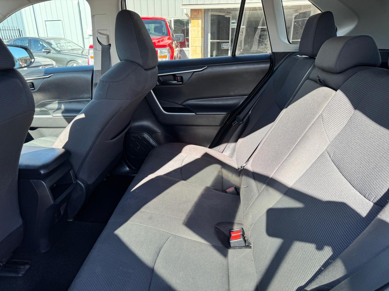 Toyota RAV4 LE FWD (Natl) 2020