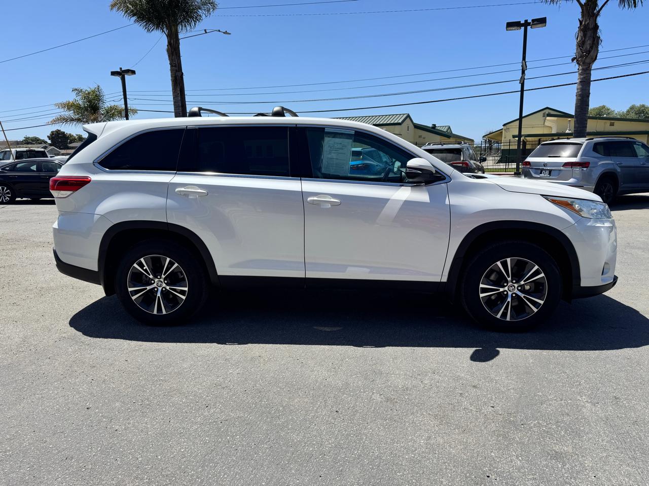 Toyota Highlander LE V6 AWD (Natl) 2019