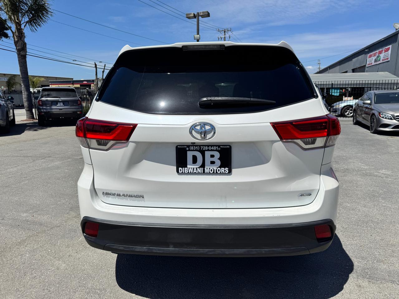 Toyota Highlander LE V6 AWD (Natl) 2019
